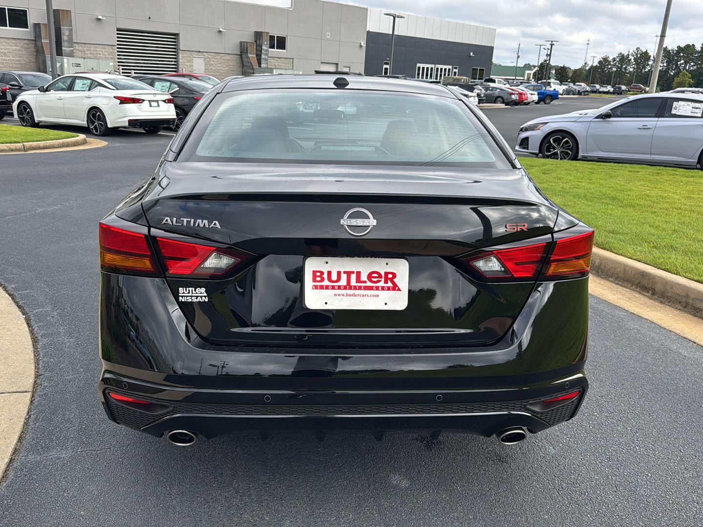 2025 Nissan Altima SR photo 4