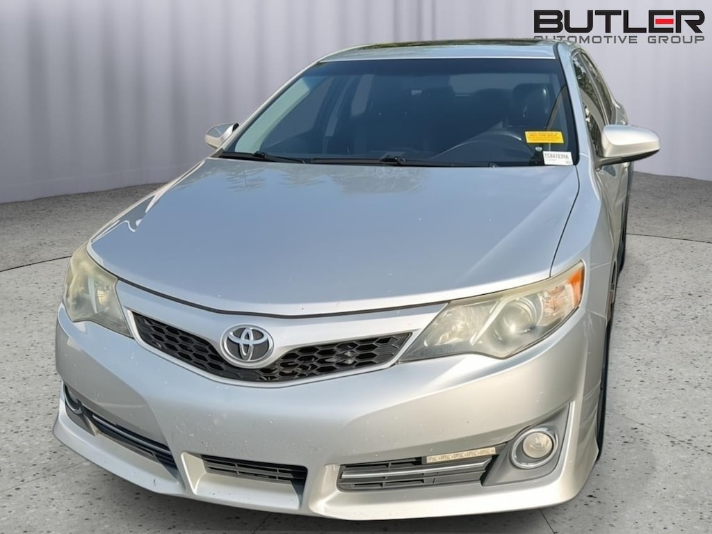 Used 2013 Toyota Camry SE Sedan
