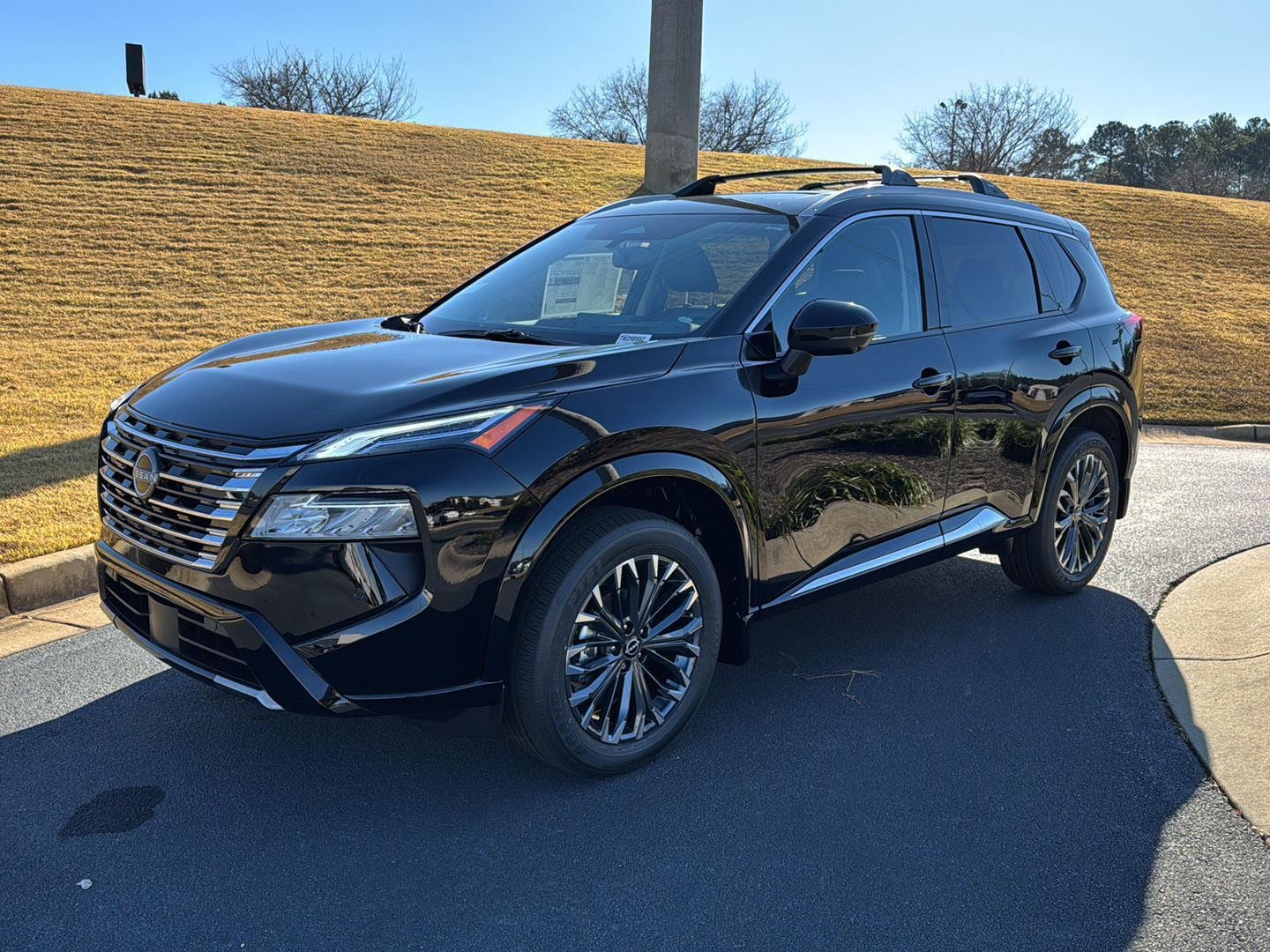 2026 Nissan Rogue Platinum's photo