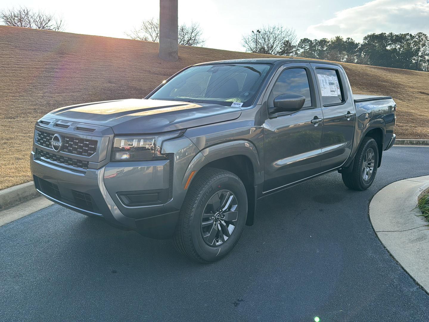 2026 Nissan Frontier SV's photo