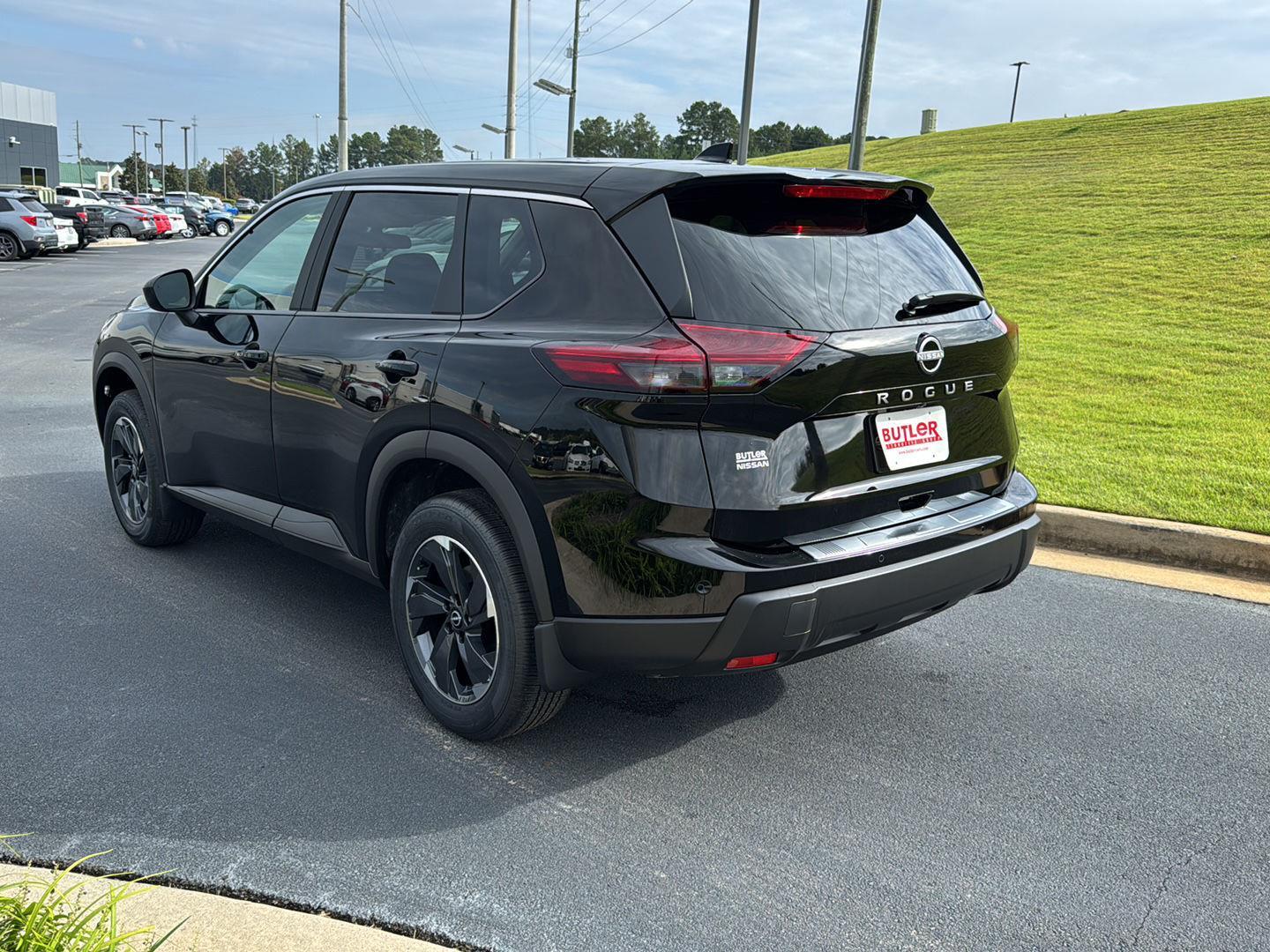 2026 Nissan Rogue SV photo 3