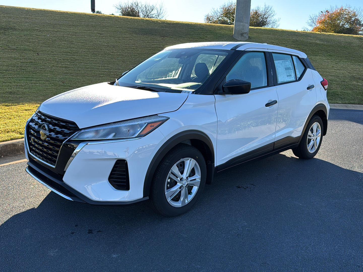 2025 Nissan KICKS PLAY Base