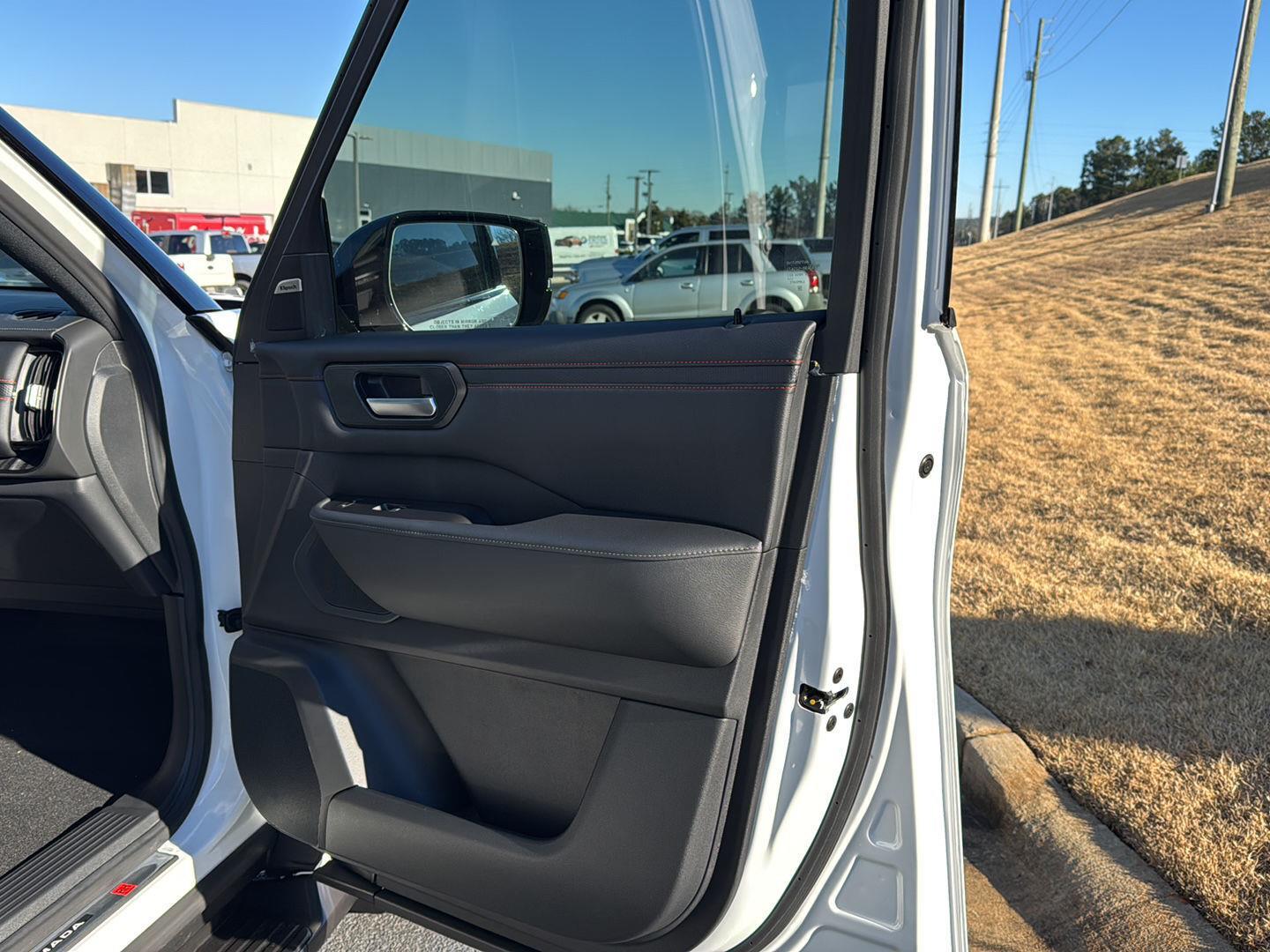 2026 Nissan Armada PRO-4X - Photo 12