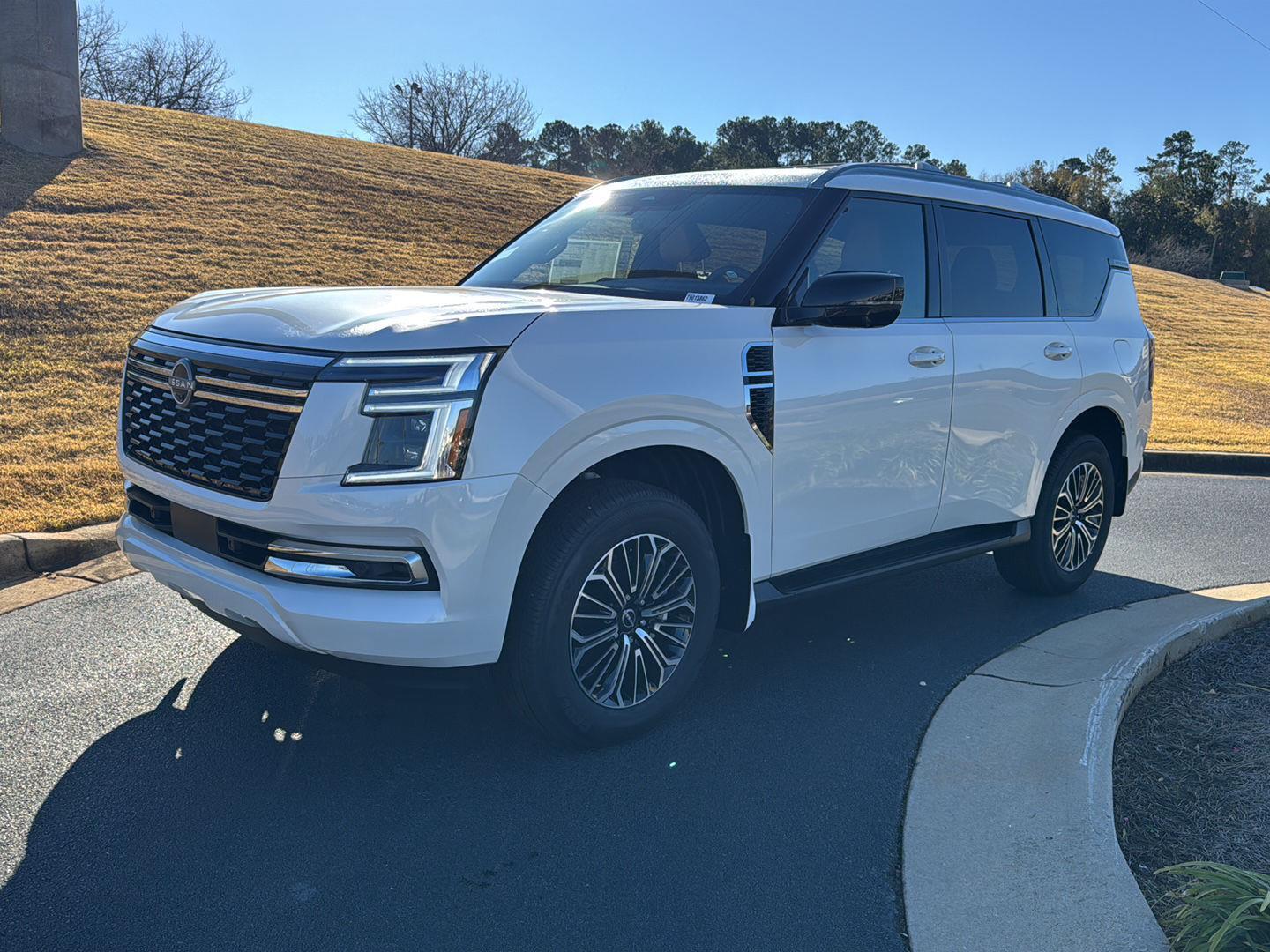 2026 Nissan Armada SL's photo