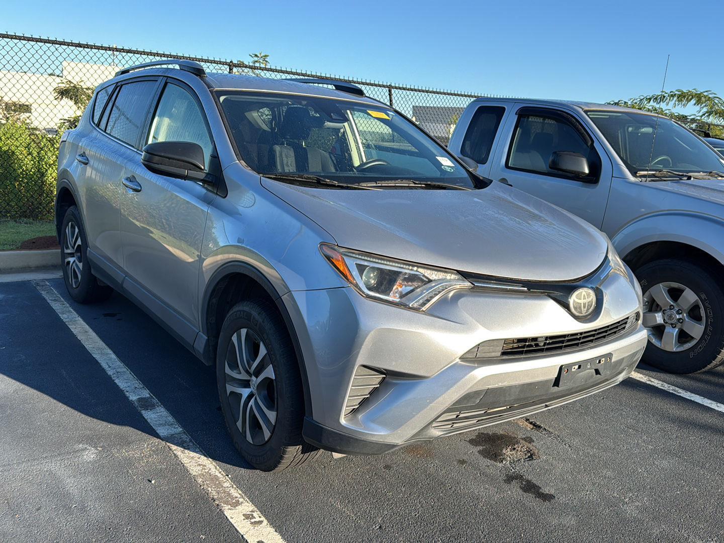 2018 Toyota RAV4 LE photo 4