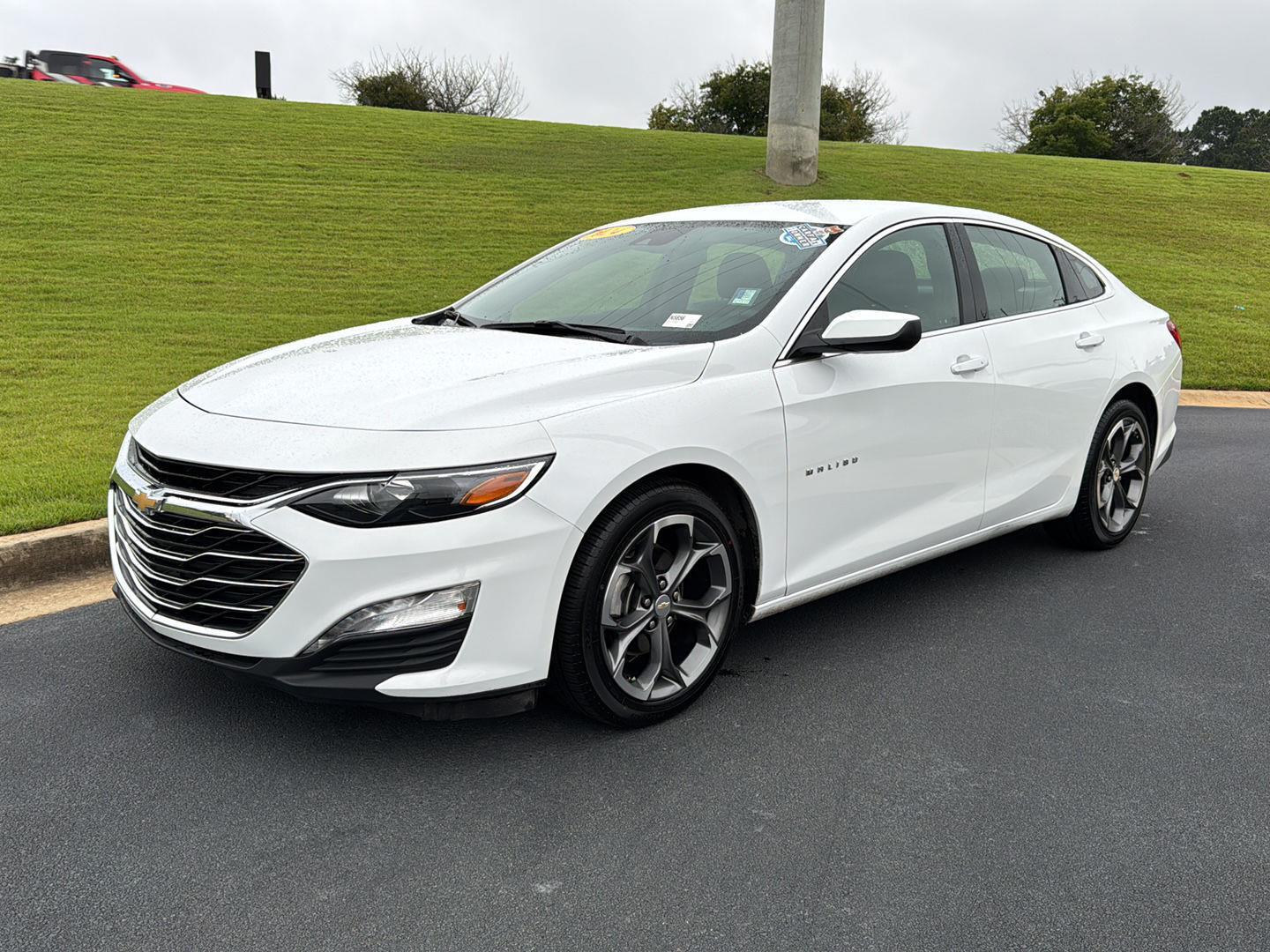 2024 Chevrolet Malibu 1LT photo 2