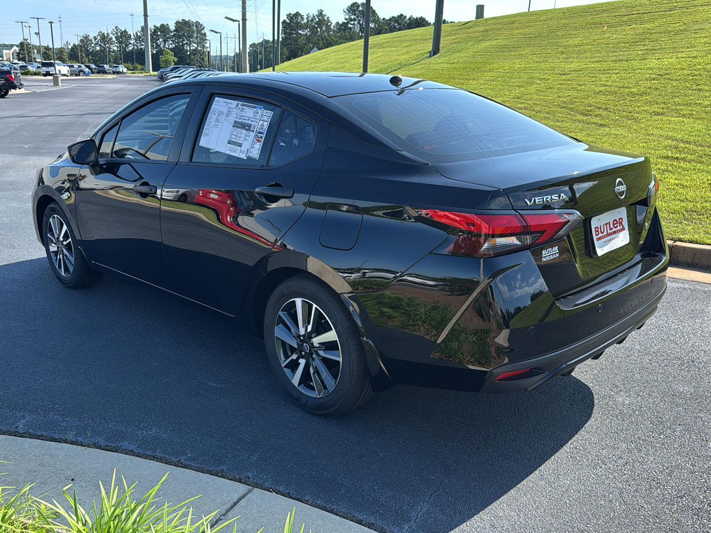 2025 Nissan Versa 1.6 S photo 3