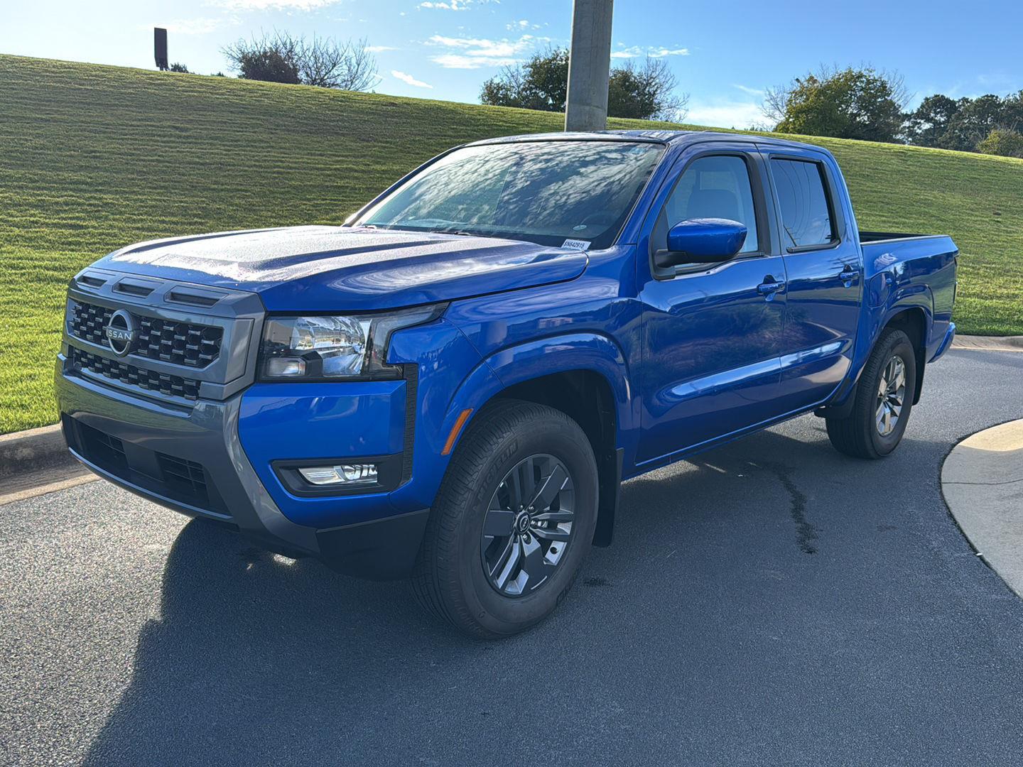 2025 Nissan Frontier SV photo 2