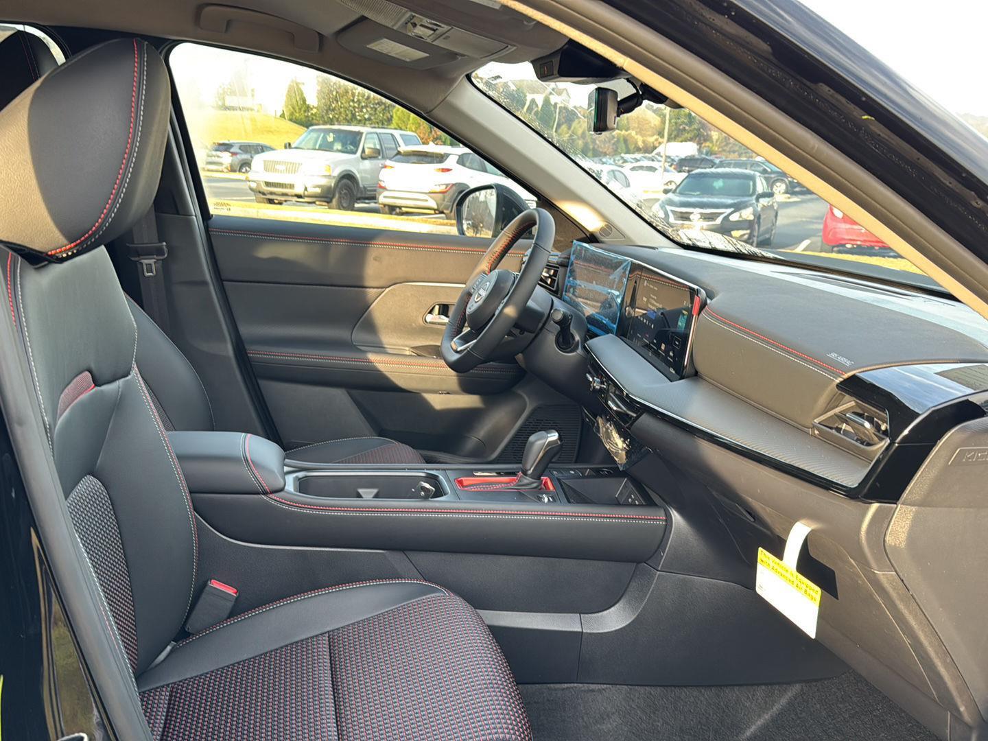 2026 Nissan KICKS SR - Photo 10