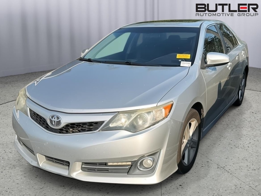 Used 2013 Toyota Camry SE Sedan