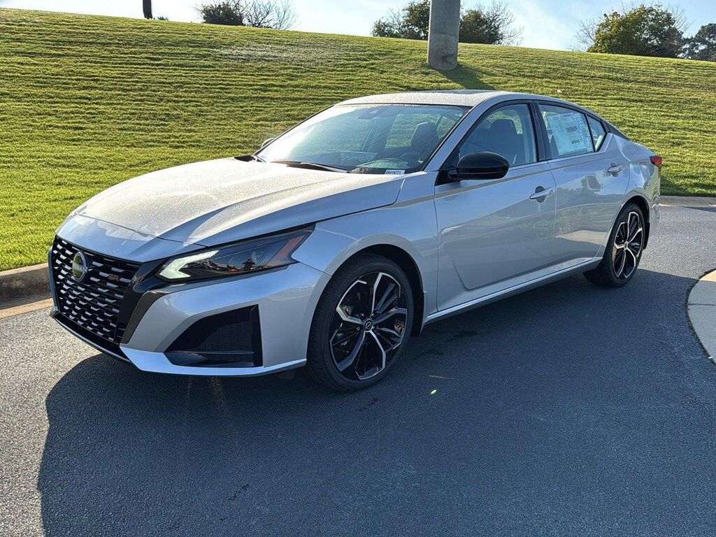 New 2025 Nissan Altima SR Sedan