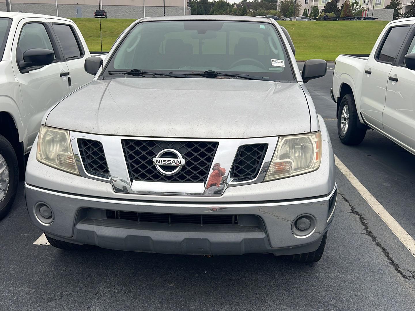 2011 Nissan Frontier SV photo 3