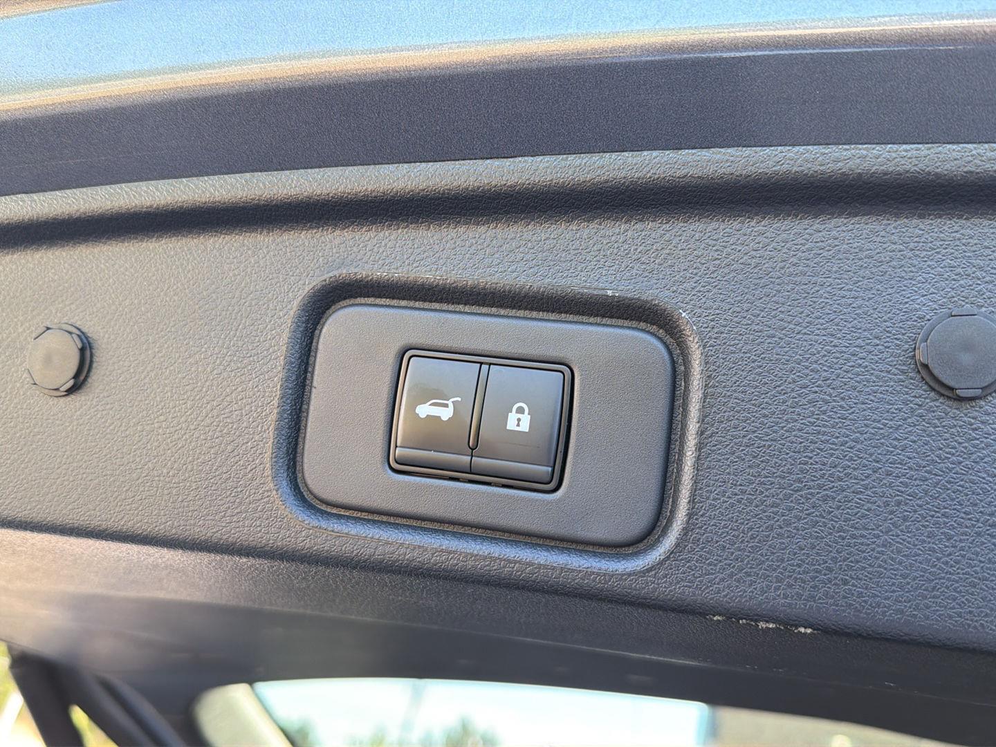 2025 Nissan Pathfinder SV - Photo 35