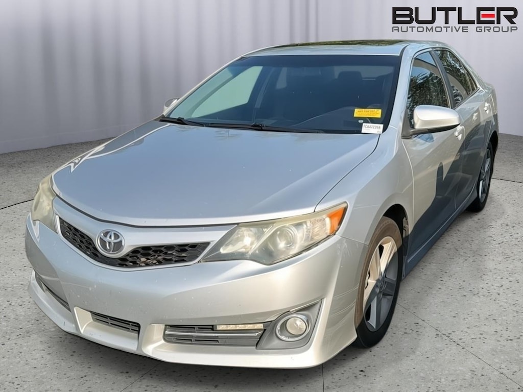 Used 2013 Toyota Camry SE Sedan