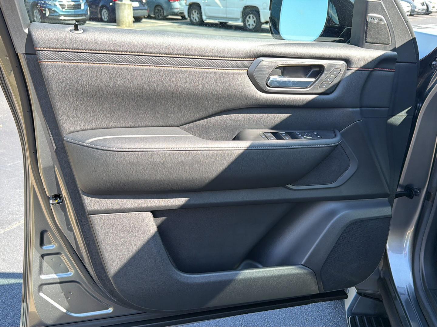 2026 Nissan Armada PRO-4X - Photo 18
