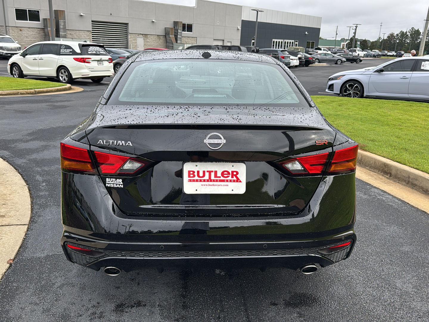 2025 Nissan Altima SR photo 4