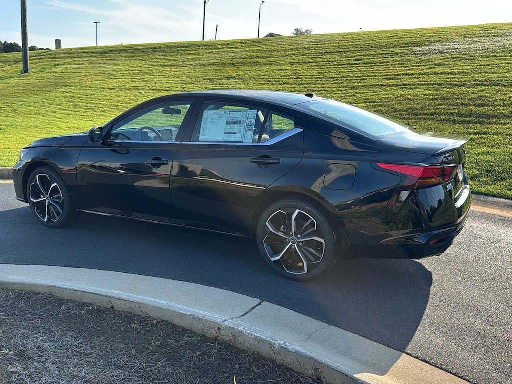 New 2025 Nissan Altima SR Sedan