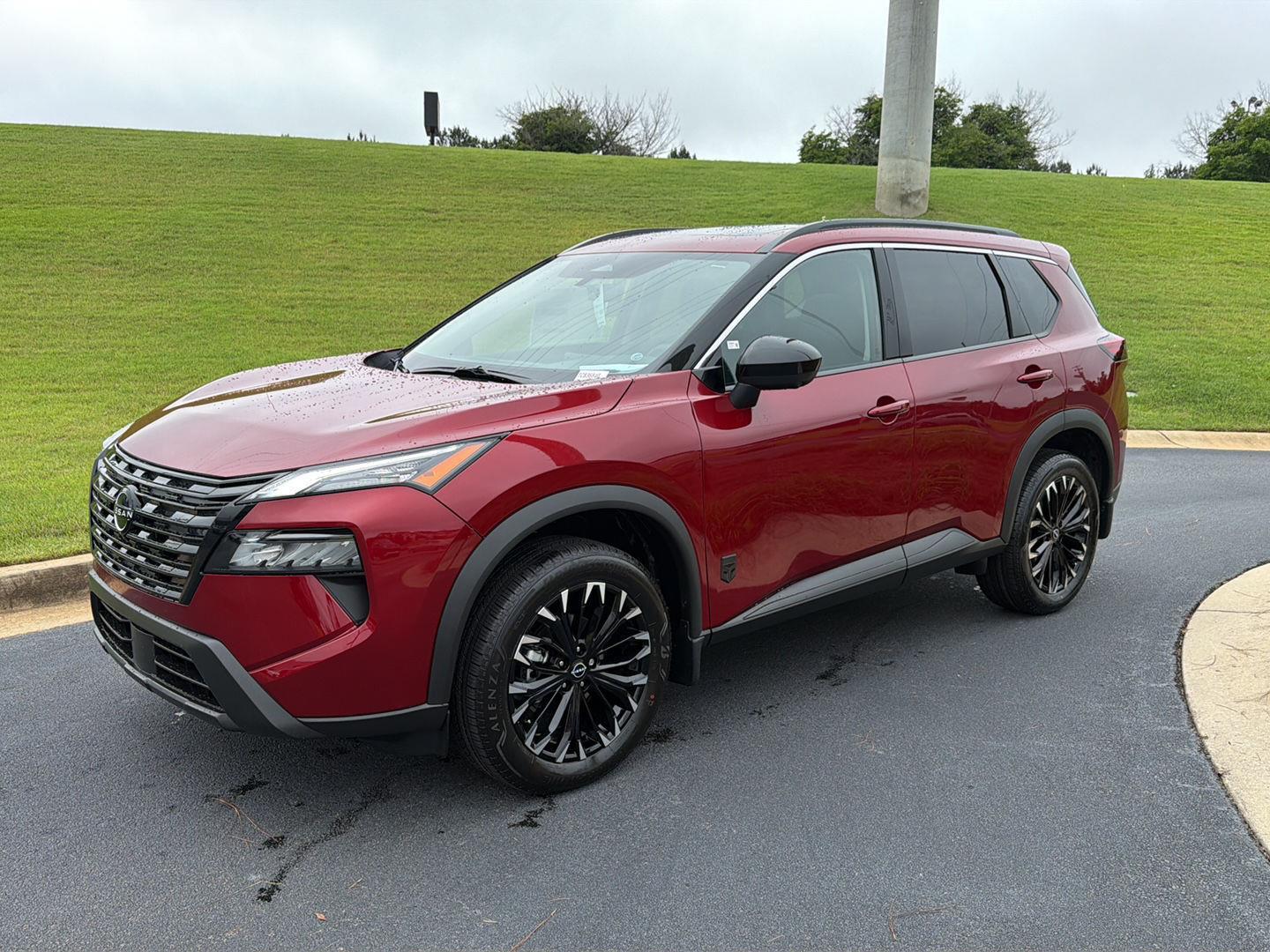 2026 Nissan Rogue Dark Armor's photo