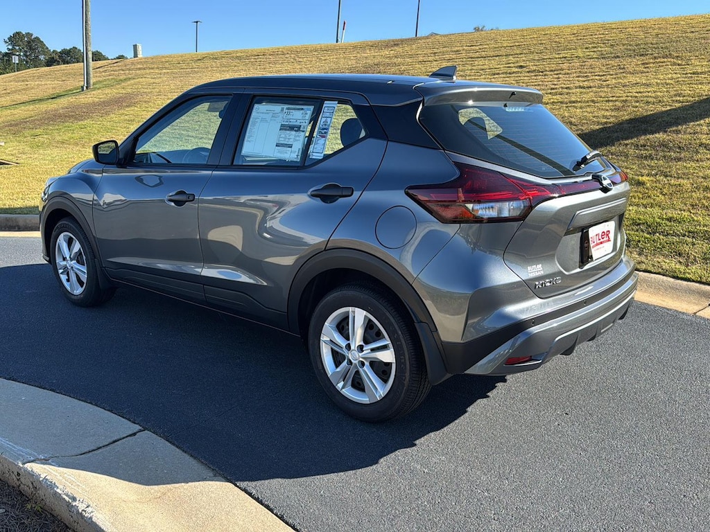2025 Nissan Kicks Play S photo 3