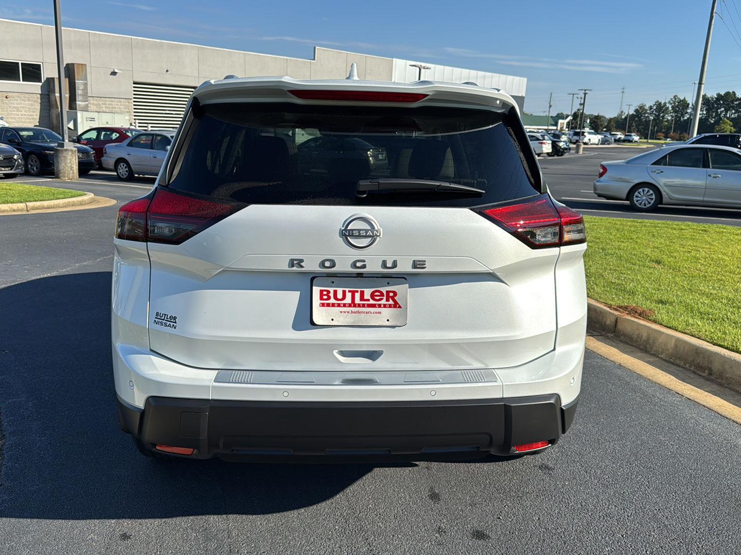 2026 Nissan Rogue SV photo 4