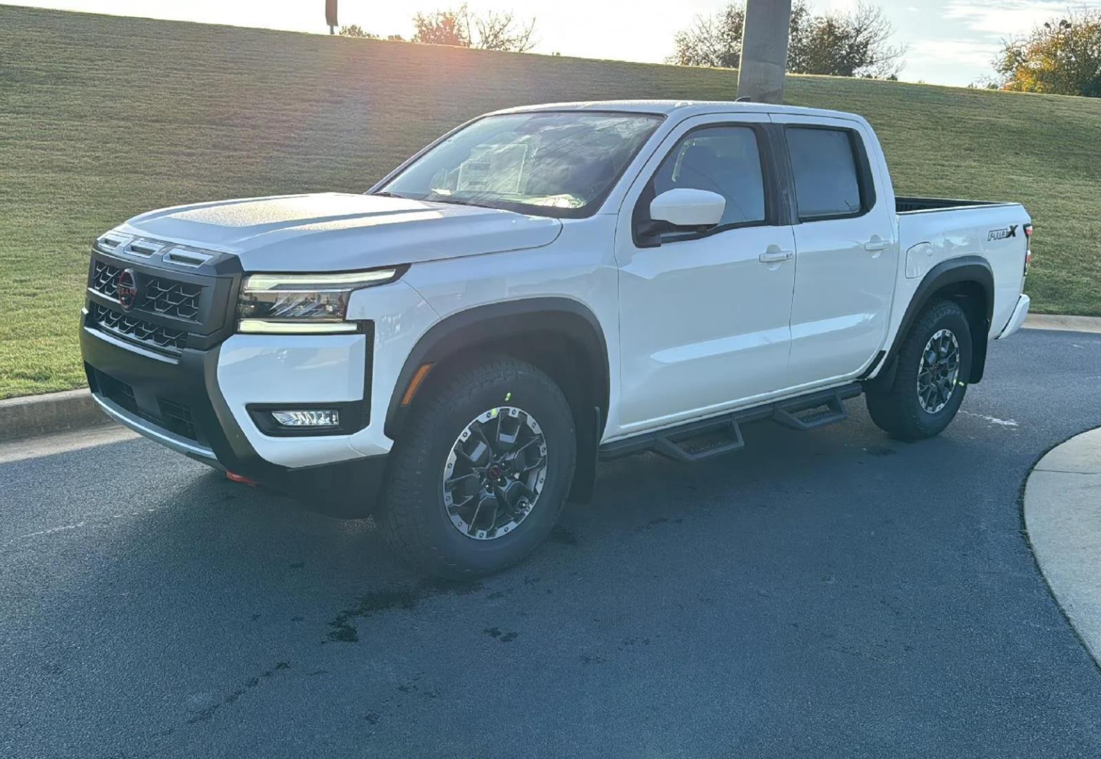 2025 Nissan Frontier Truck Crew Cab 