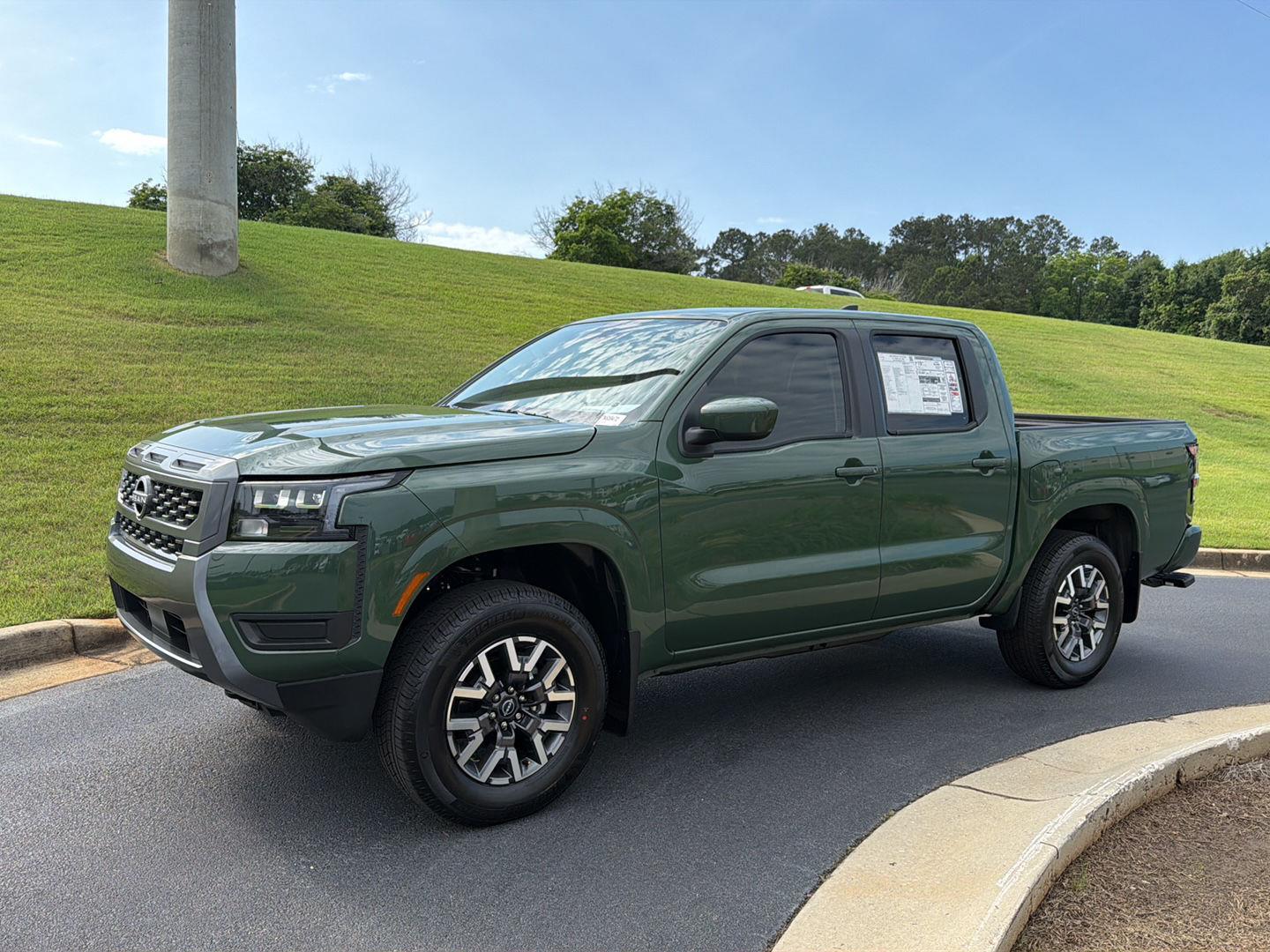 2026 Nissan Frontier SV Crew Cab 4X4 SWB's photo