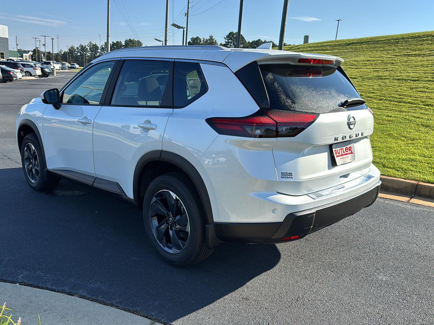 2026 Nissan Rogue SV photo 3
