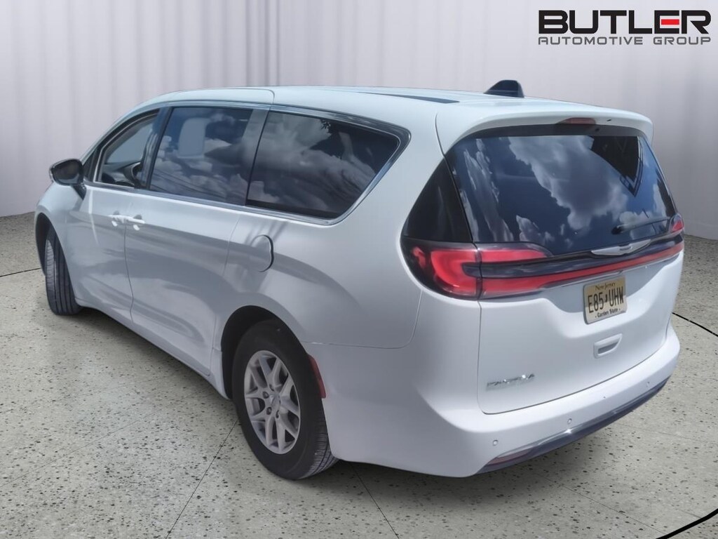 Used 2024 Chrysler Pacifica Touring L Van Passenger Van