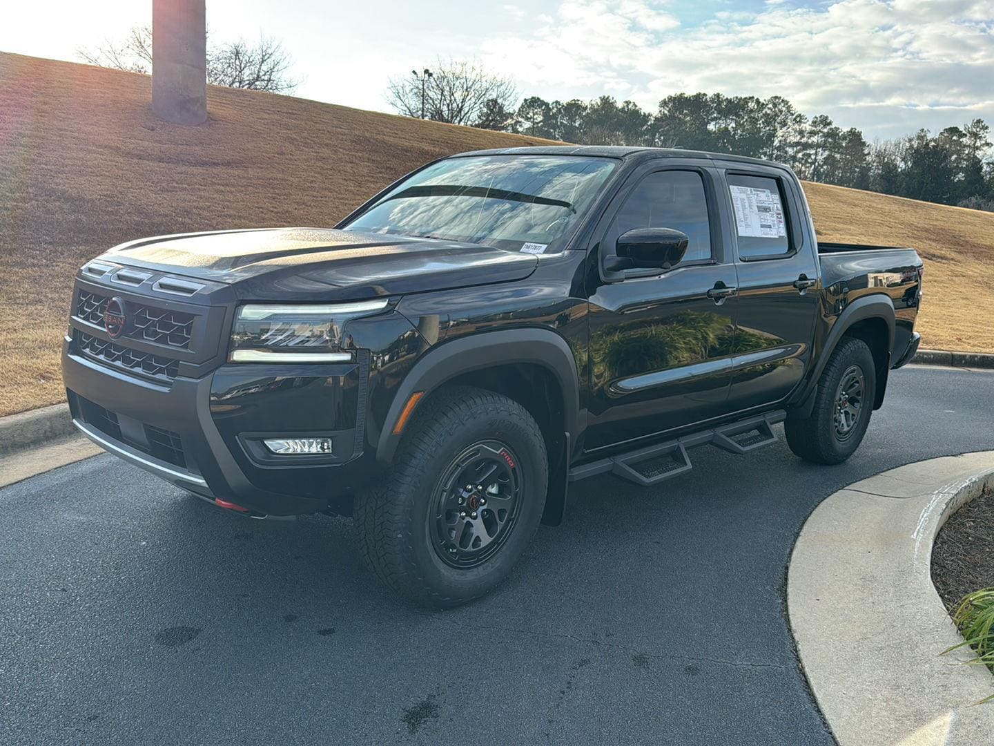 2026 Nissan Frontier PRO-4X's photo