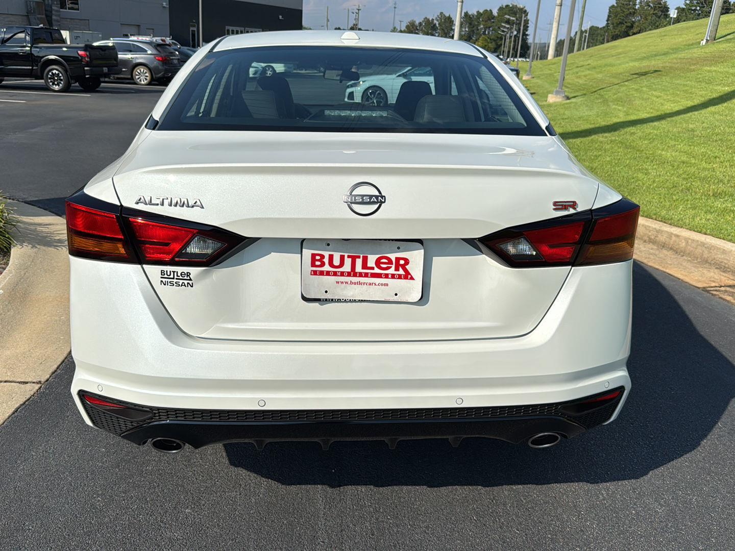2025 Nissan Altima SR photo 4