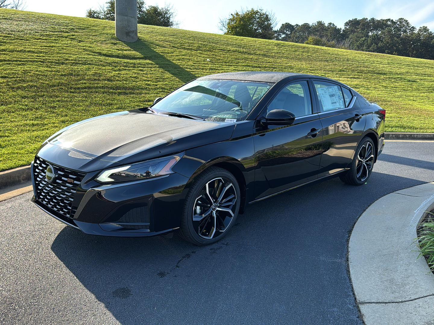 2025 Nissan Altima SR's photo