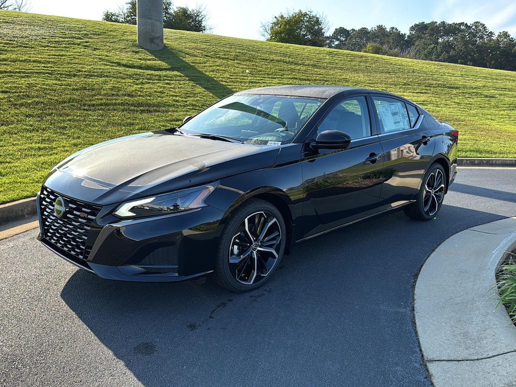 New 2025 Nissan Altima SR Sedan