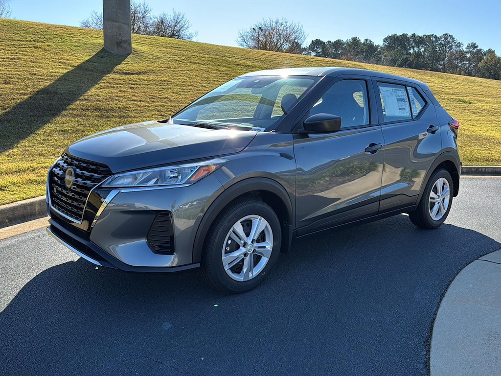 2025 Nissan Kicks Play S photo 2