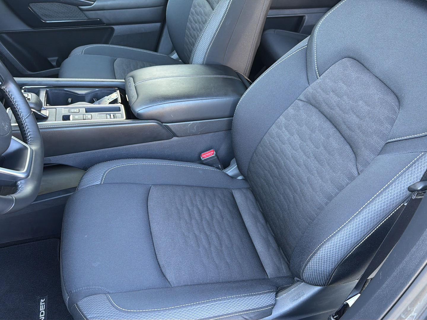 2025 Nissan Pathfinder SV - Photo 31