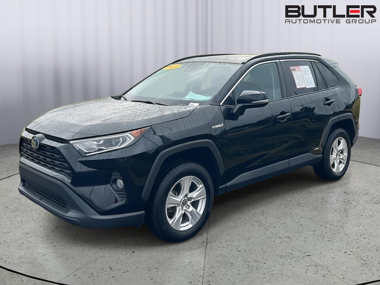 2021 Toyota RAV4 XLE's photo