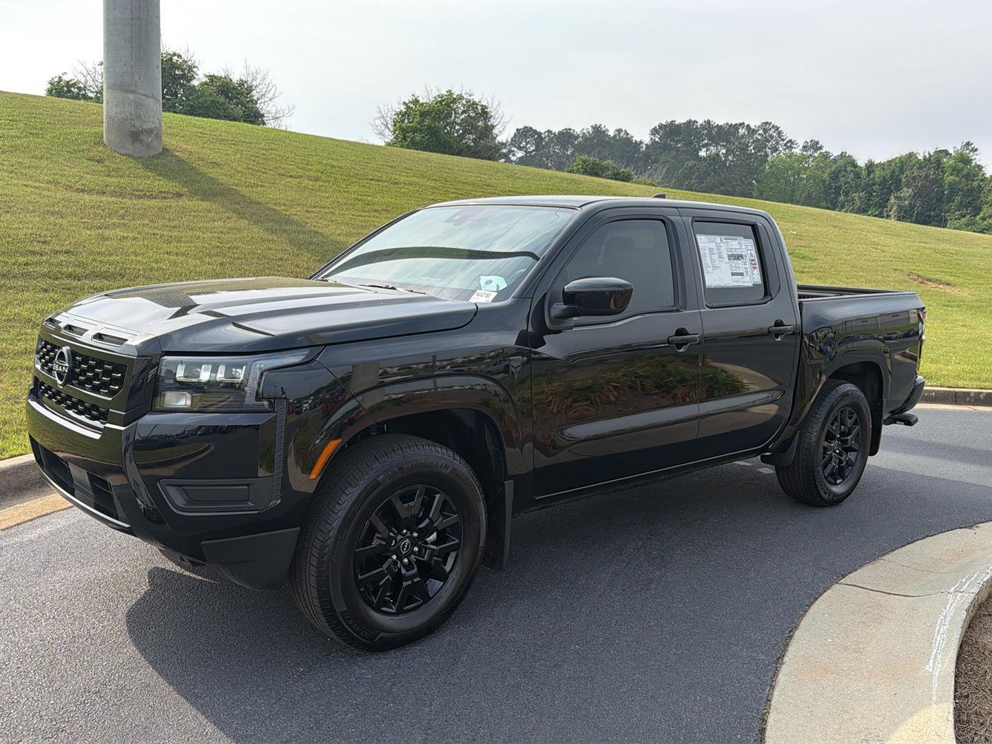 2026 Nissan Frontier SV Crew Cab 4X2 SWB's photo