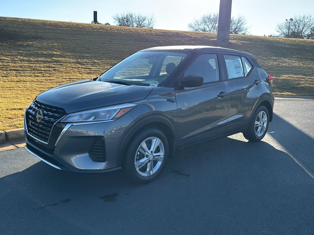 2025 Nissan Kicks Play S photo 2