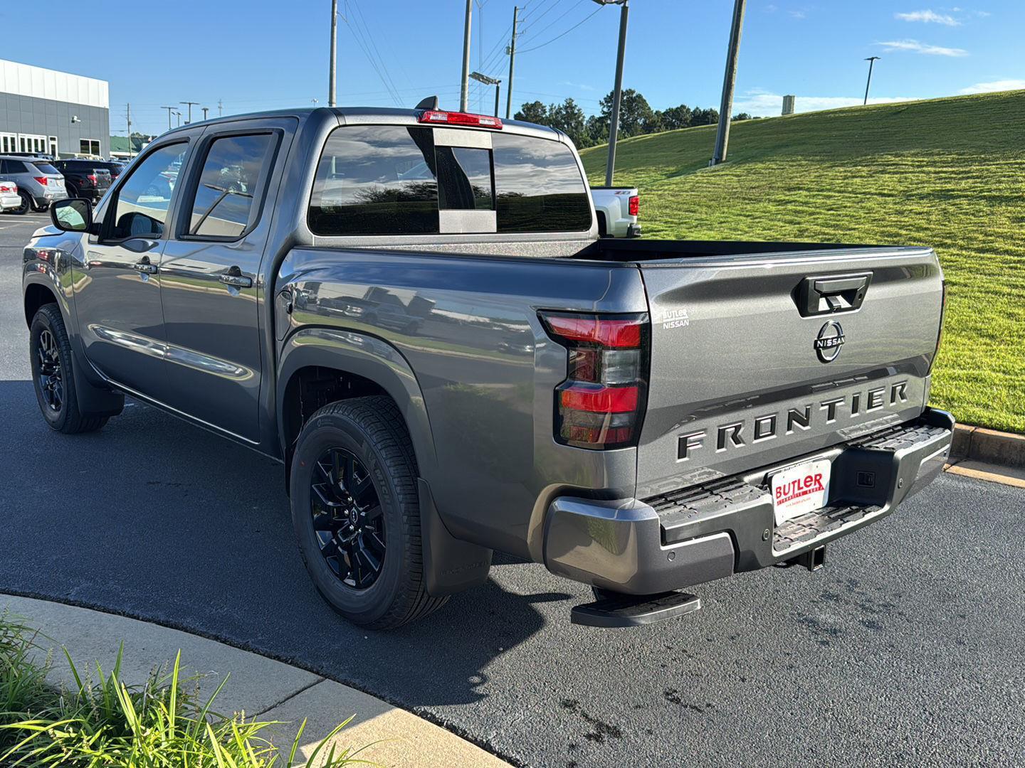 2026 Nissan Frontier SV photo 3