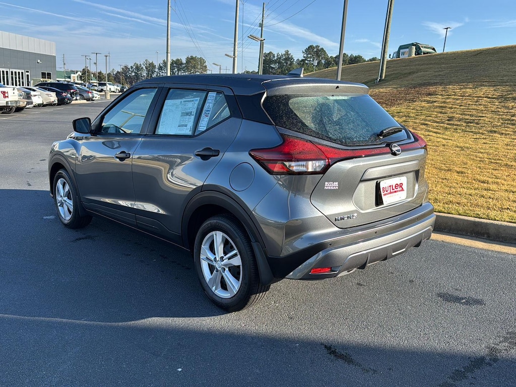 2025 Nissan Kicks Play S photo 3