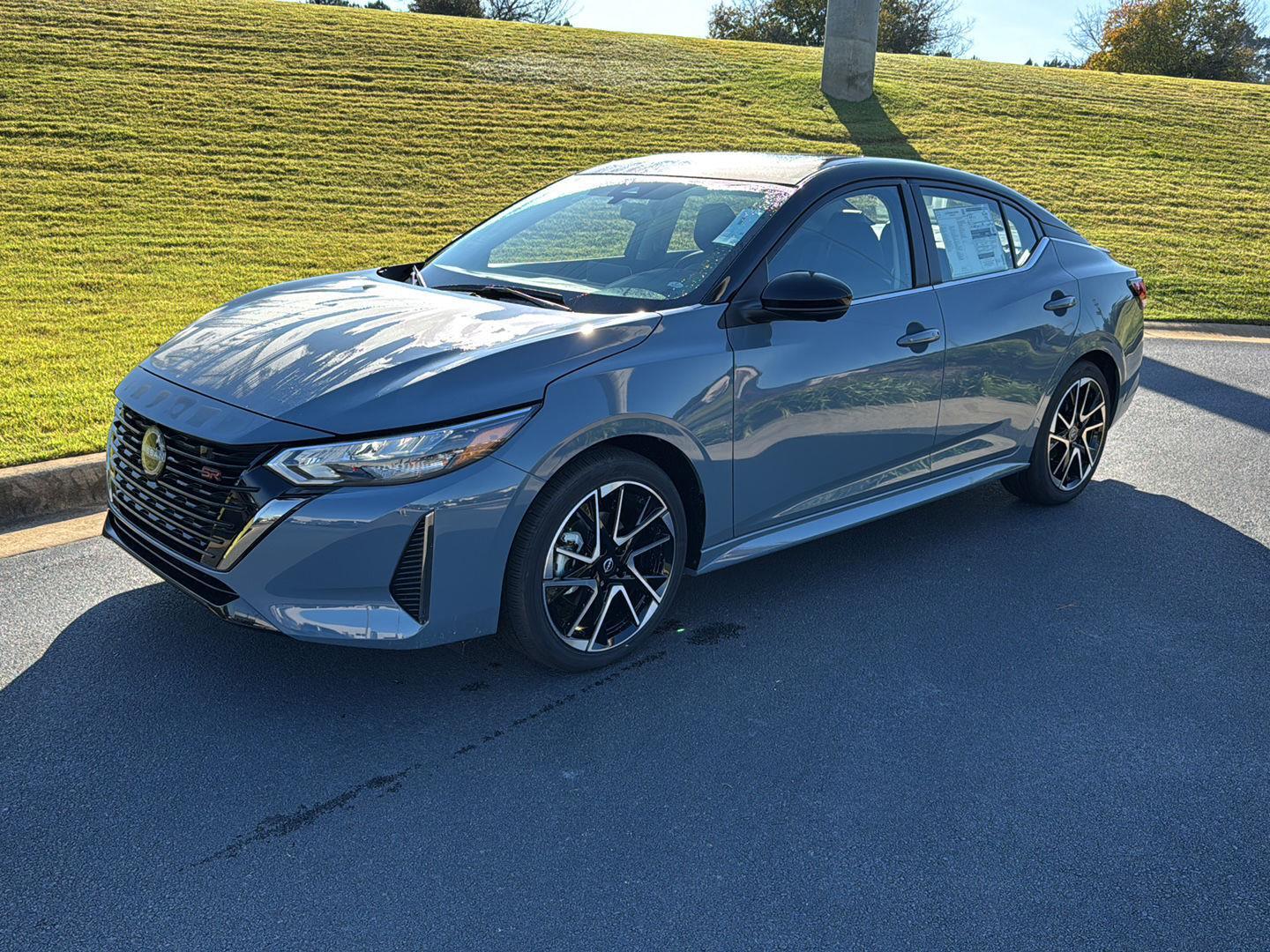 2025 Nissan Sentra SR's photo