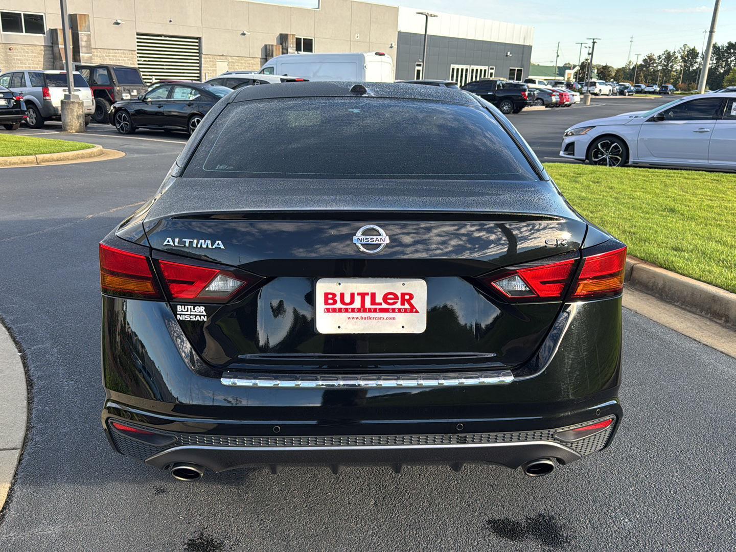 2021 Nissan Altima SR photo 4