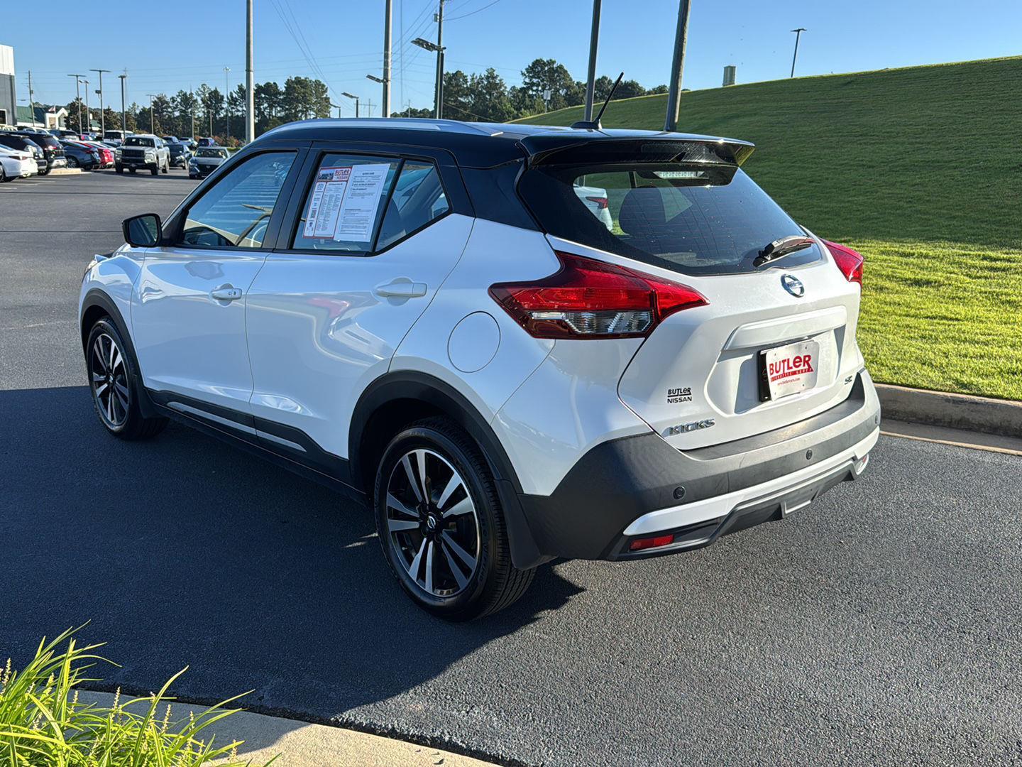 2019 Nissan Kicks SR photo 3