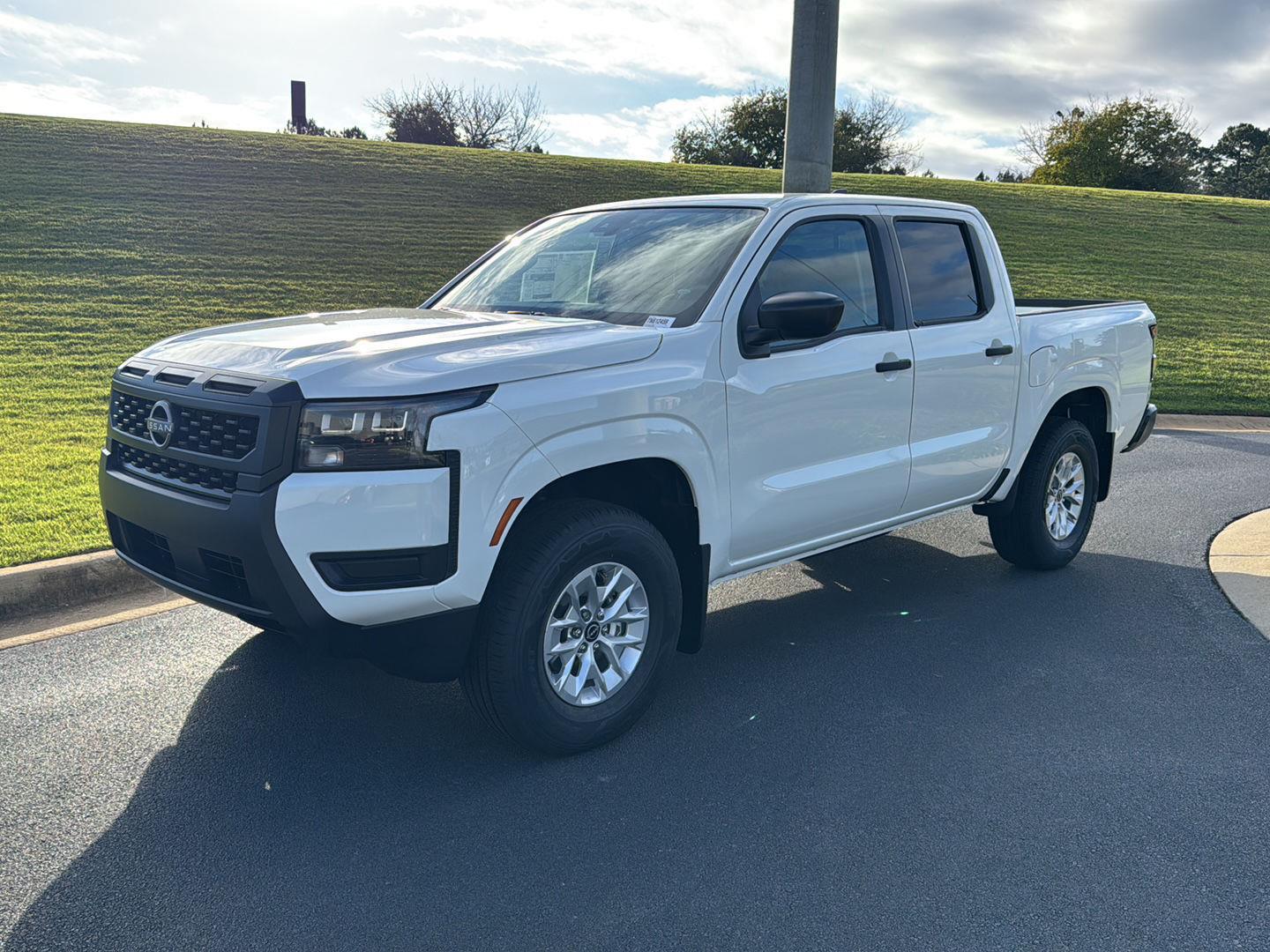 2026 Nissan Frontier S photo 2