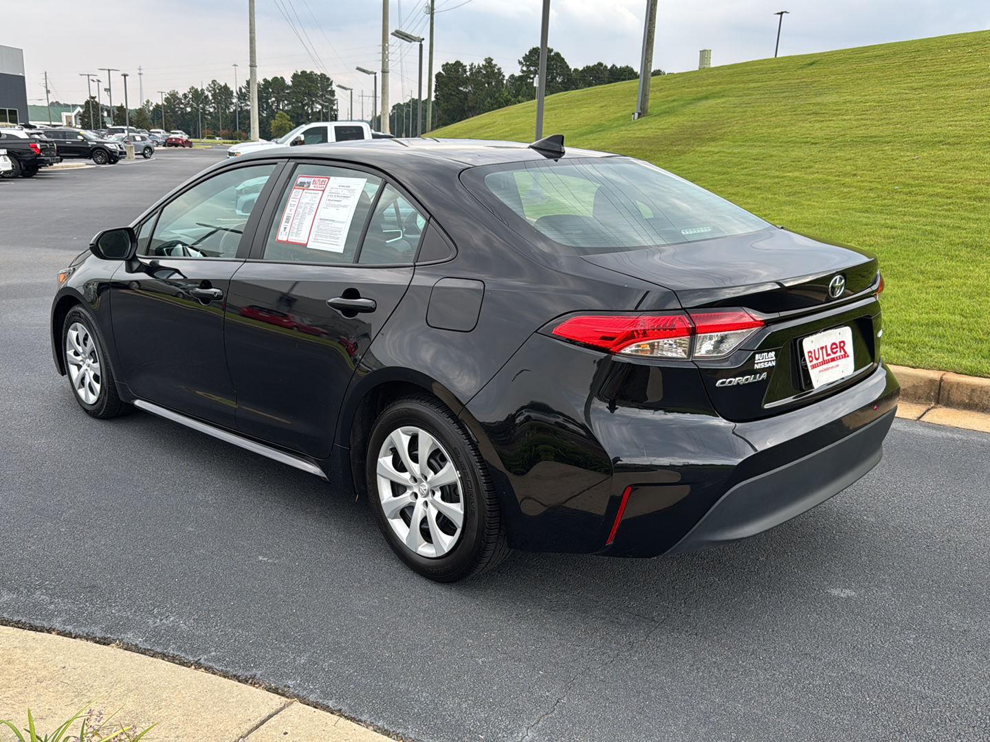 2023 Toyota Corolla LE photo 2