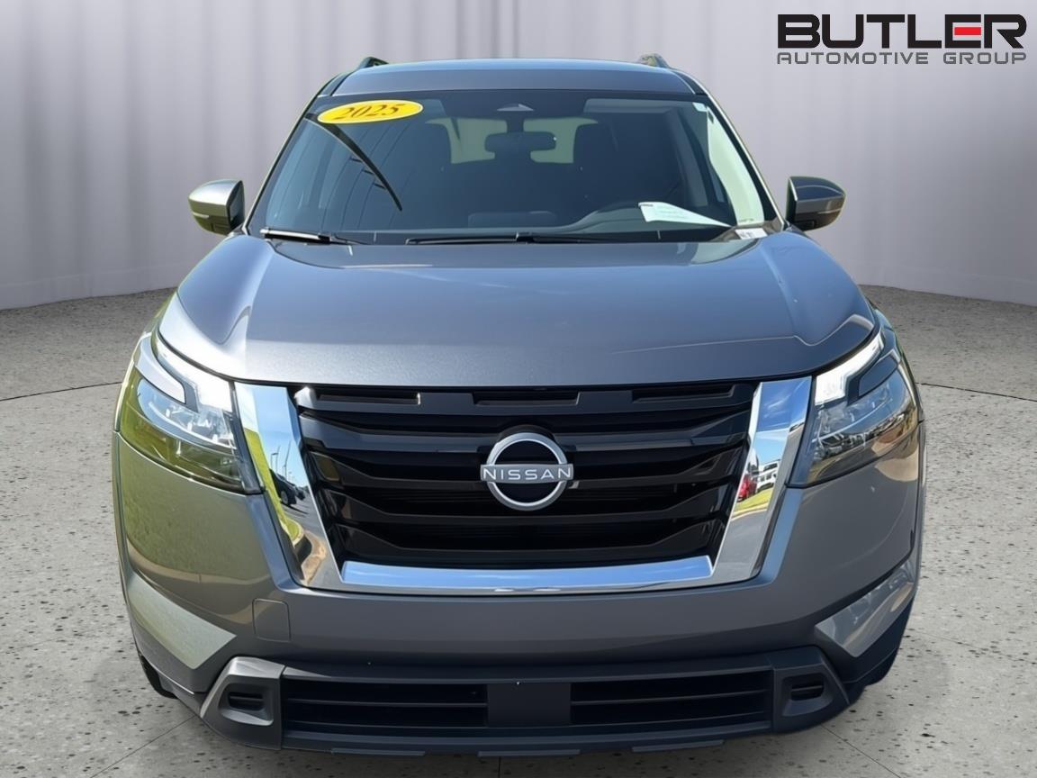 2025 Nissan Pathfinder SV - Photo 9