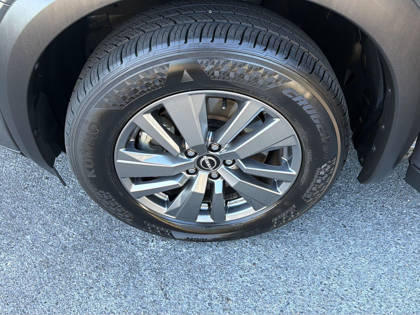 2025 Nissan Pathfinder SV - Photo 38