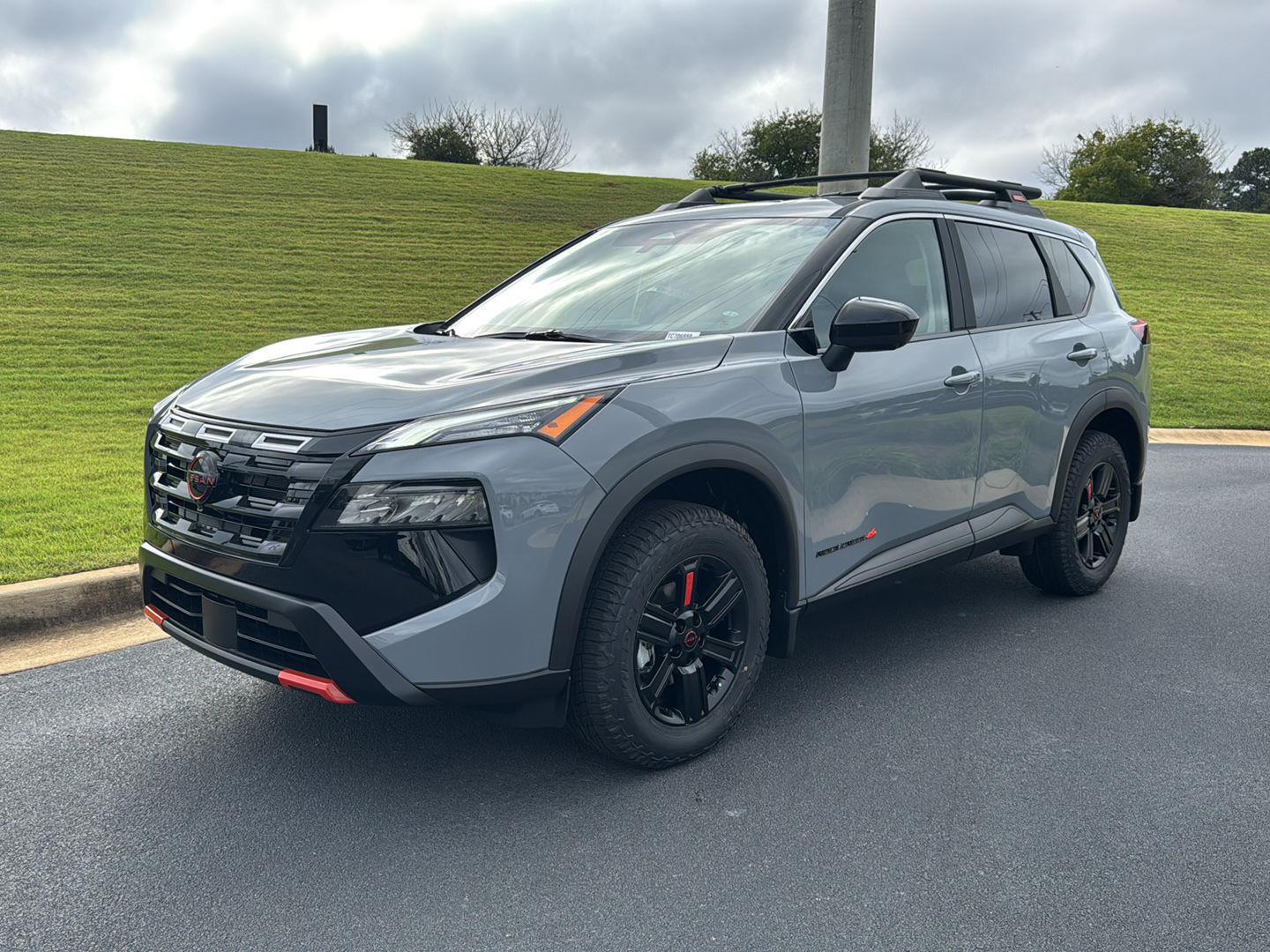 2026 Nissan Rogue SV photo 2