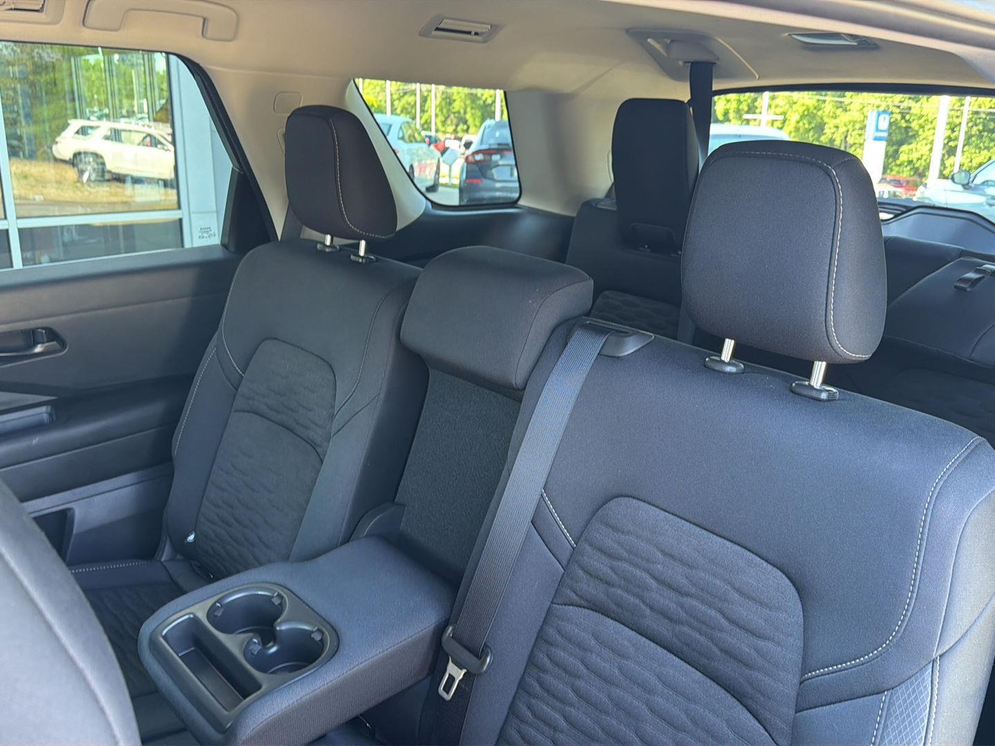 2025 Nissan Pathfinder SV - Photo 32