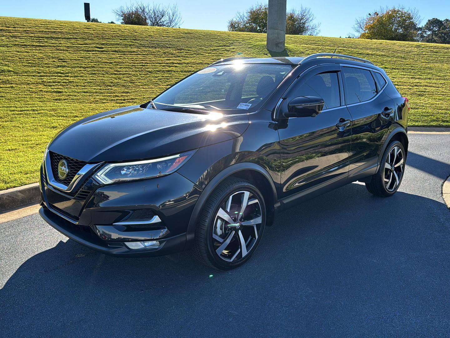 2021 Nissan Rogue Sport SL photo 2