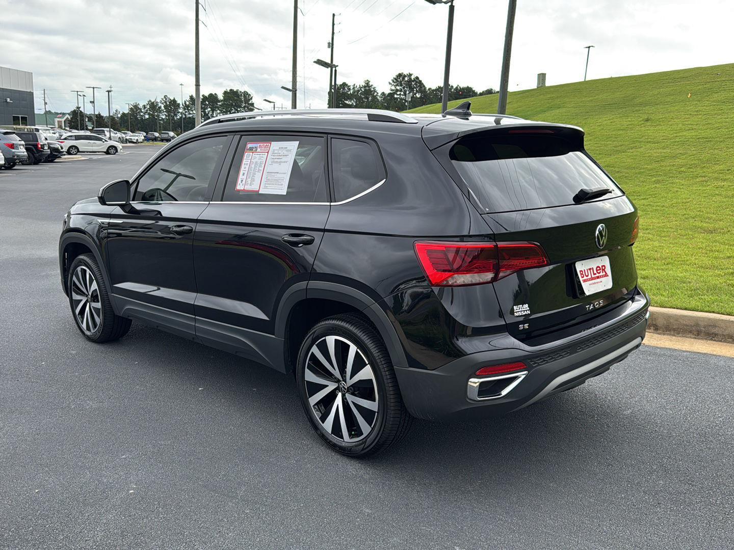 2022 Volkswagen Taos SE photo 3